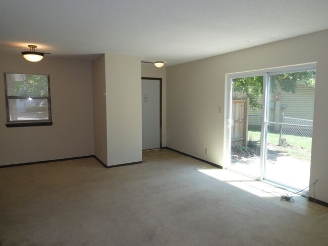 Building Photo - 2 bedroom 1 bath in West Columbia