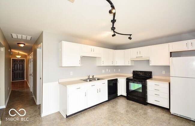 Building Photo - 1994 Falcon Ct