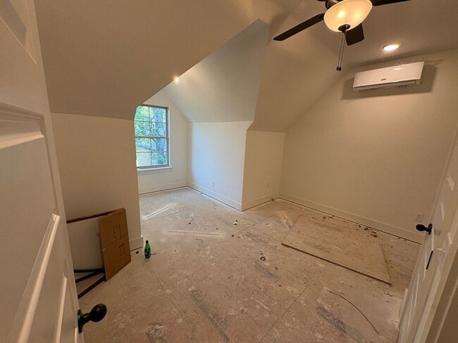 Building Photo - MTR2a-4