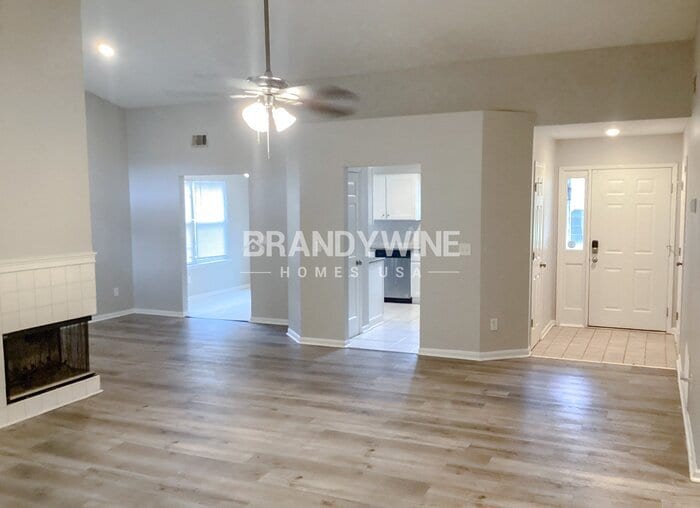 Building Photo - 4400 Westchester Ct
