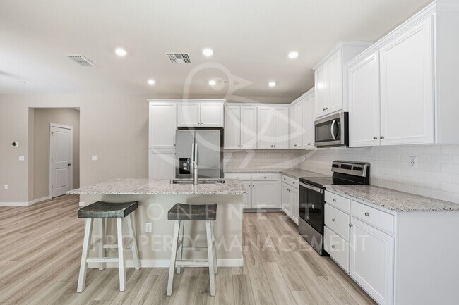 Building Photo - Practically Brand new | 3 bedroom 2.5 bathroom + loft