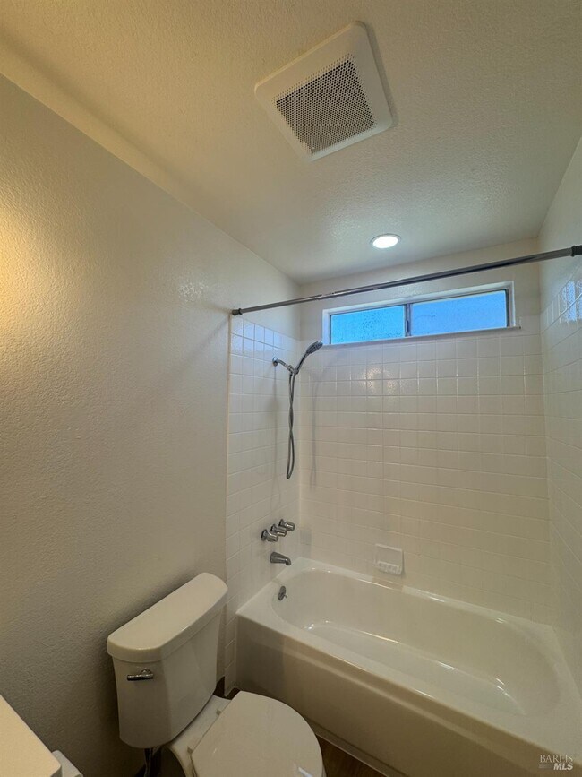 Building Photo - 118 Yorkshire Ct