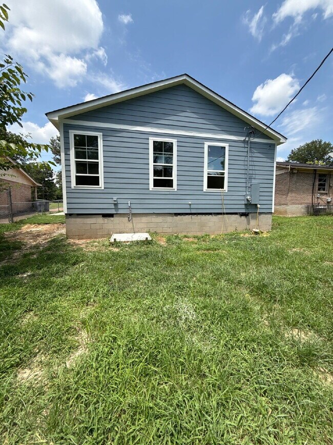 Building Photo - Fully Renovated Spacious 3BR in South Memphis – Section 8 Welcome