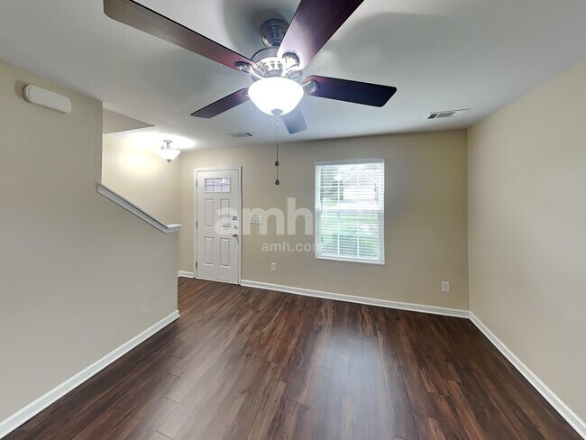 Building Photo - 1028 Daniel Ln