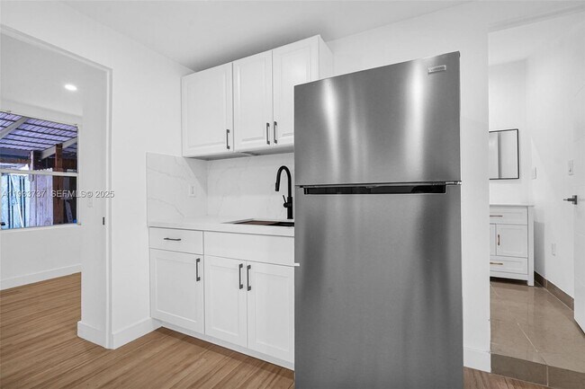 Building Photo - 2419 Coolidge St