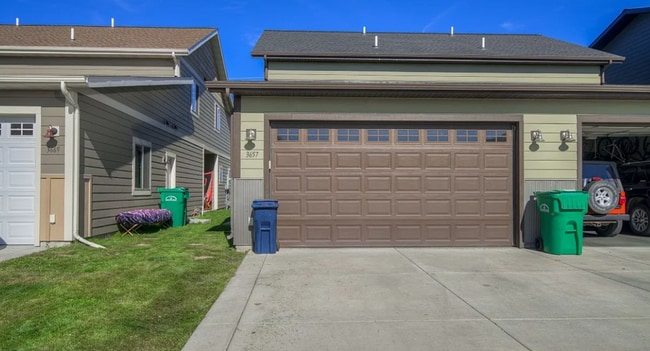 Building Photo - Well-kept Townhome for Rent in Bozeman! Near Parks, Schools and Trails.
