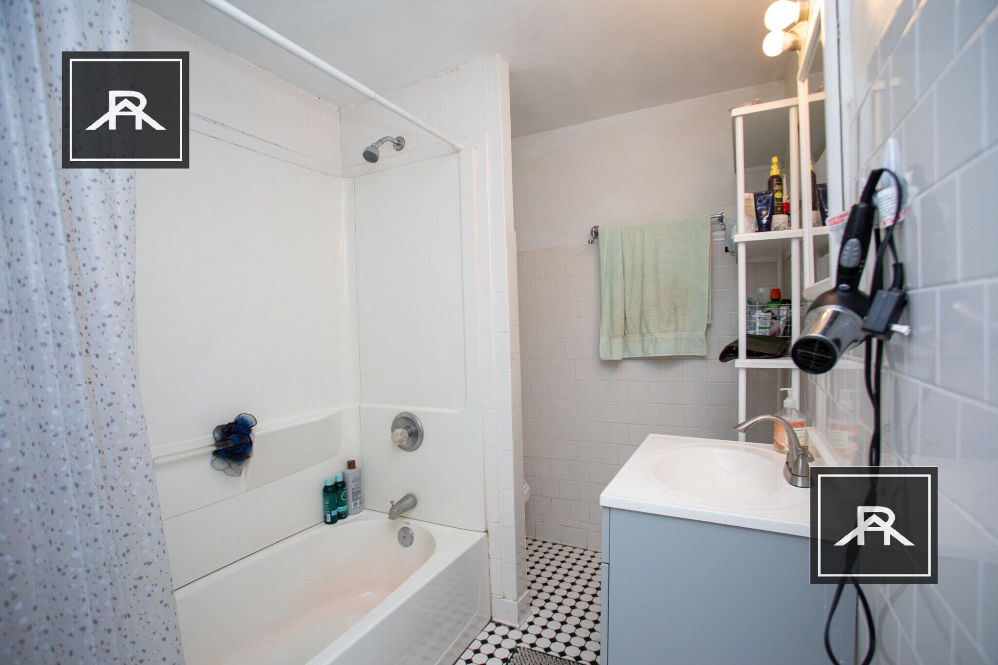 Building Photo - 316 St Paul St