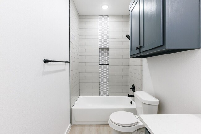 Building Photo - 1704 Elkhart Ave