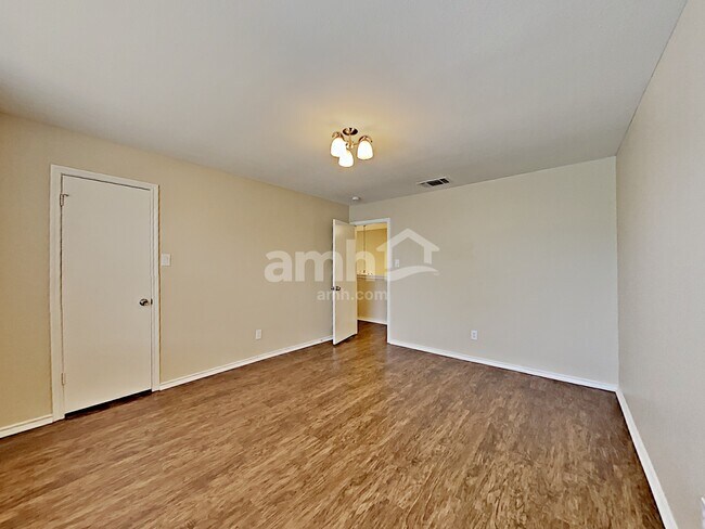 Building Photo - 12202 Gwendolen Dr