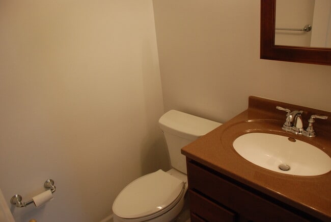 Building Photo - 249 W Ct of Shorewood