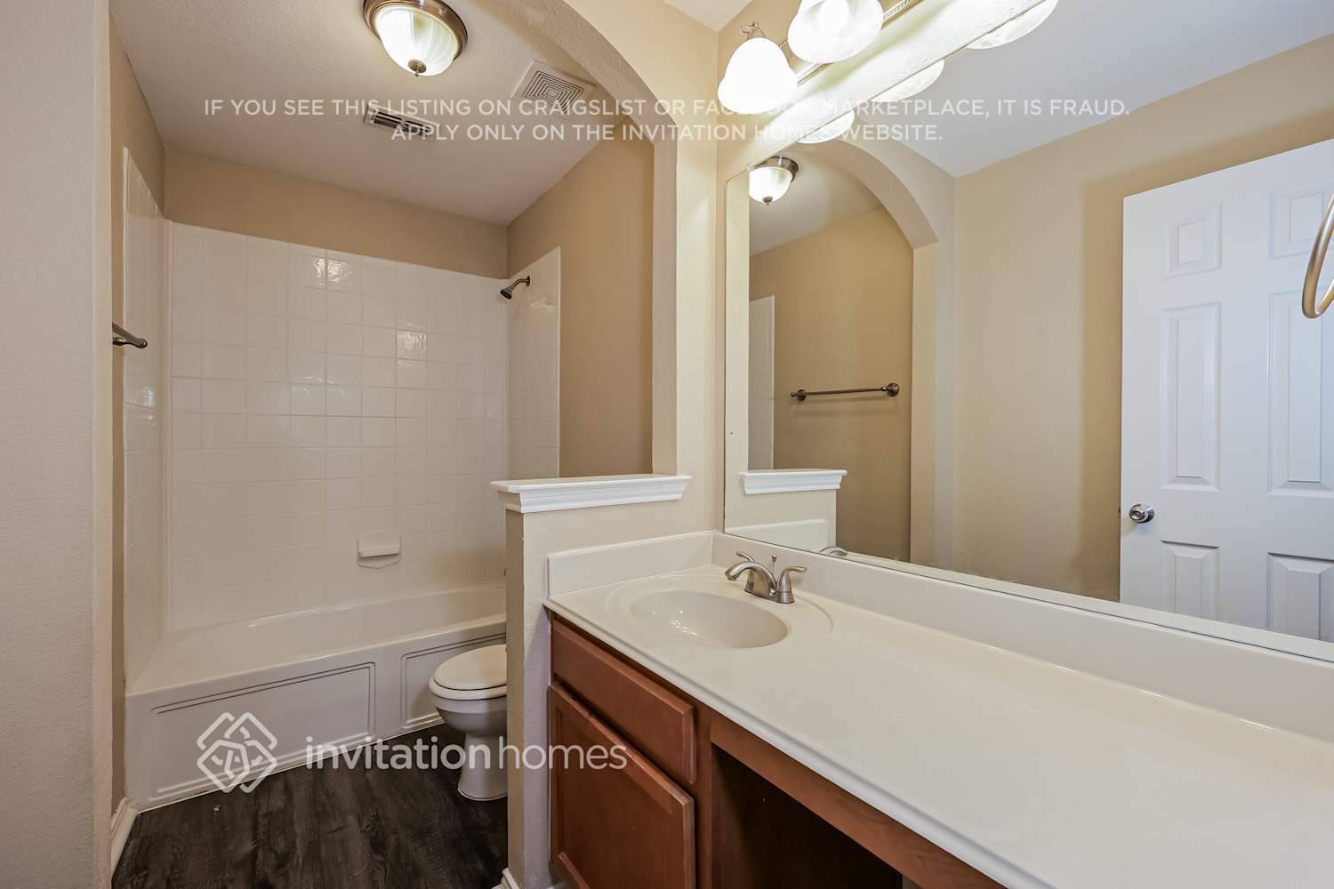 Building Photo - 15713 Landing Creek Ln