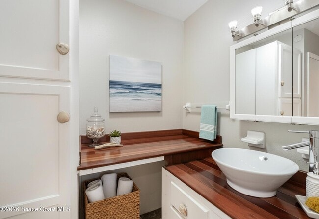 Building Photo - 390 W Cocoa Beach Causeway