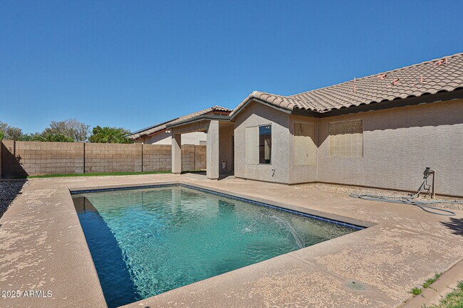 Building Photo - 13337 W Cottonwood St