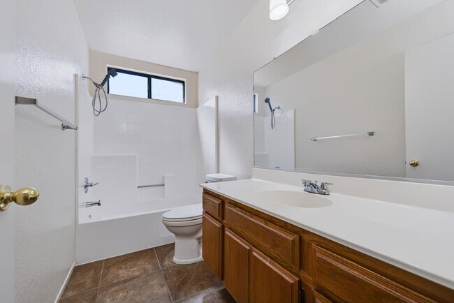 Building Photo - 26214 Lazy Creek Rd
