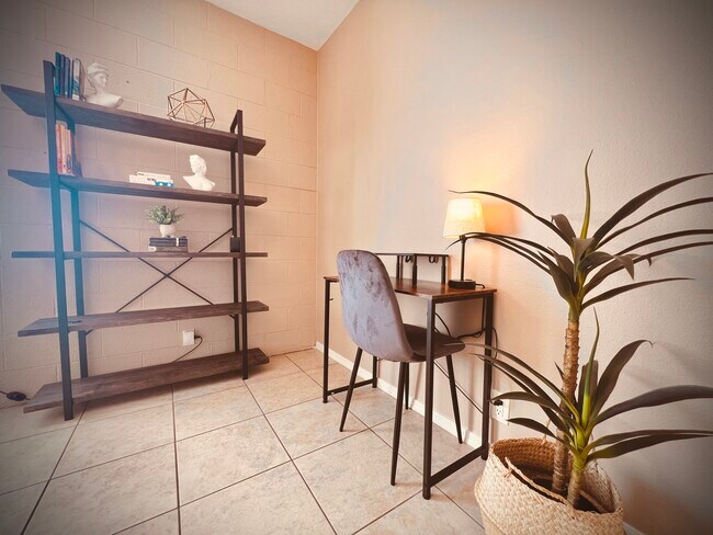 Building Photo - 4041 E Camelback Rd