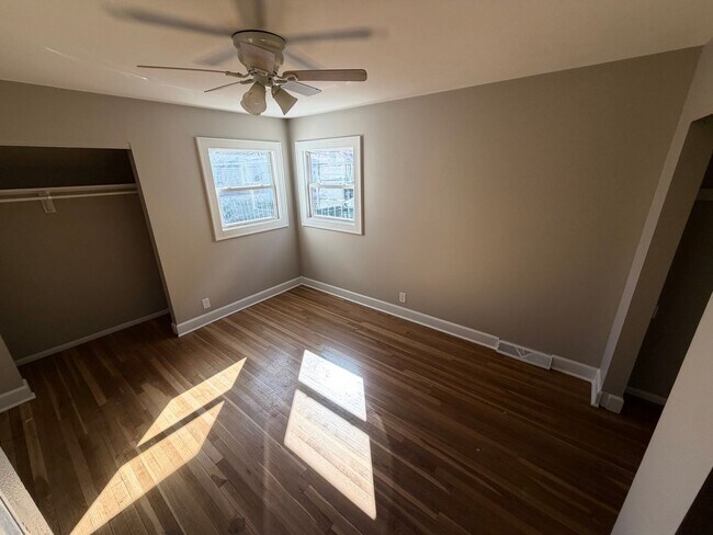 Building Photo - 516-518-518 S 70th St