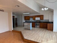 Building Photo - 4 Bedroom Home in Historic Central Phoenix | All Utilities Included