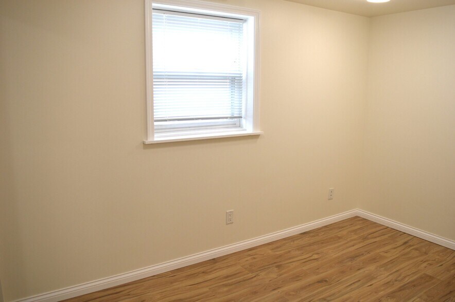 Building Photo - 328 N Allen St