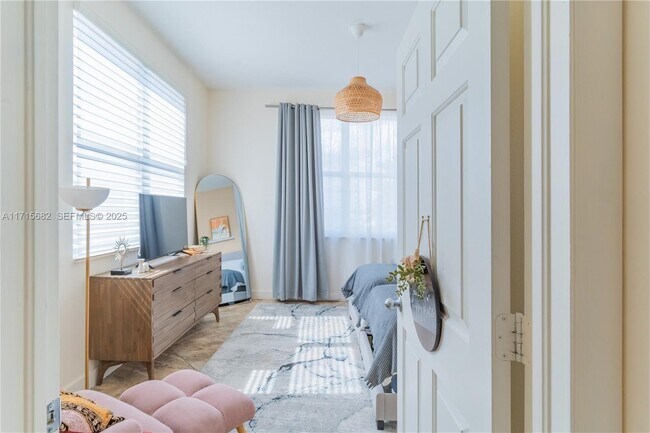 Building Photo - 802 W Windward Way