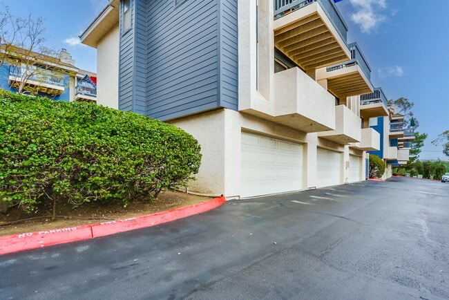 Building Photo - Welcome to this beautiful 1,042 sq. ft. condo offering modern comfort in a prime location!