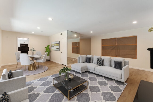 Building Photo - 5541 Bellaire Ave