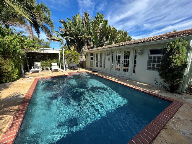 Building Photo - 609 NE 9th Ave