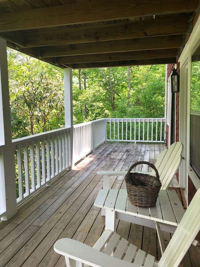 Building Photo - **Montreat Rentas** AVAILABLE January 1st, 2026-May 15th, 2026