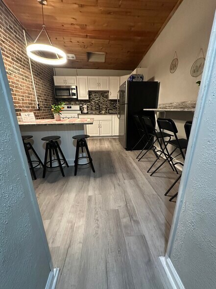 Kitchen - 1734 E Carson St