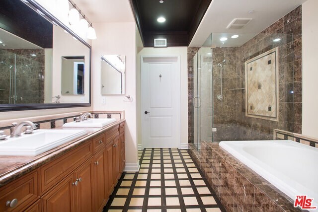 Building Photo - 6241 Crescent Park W