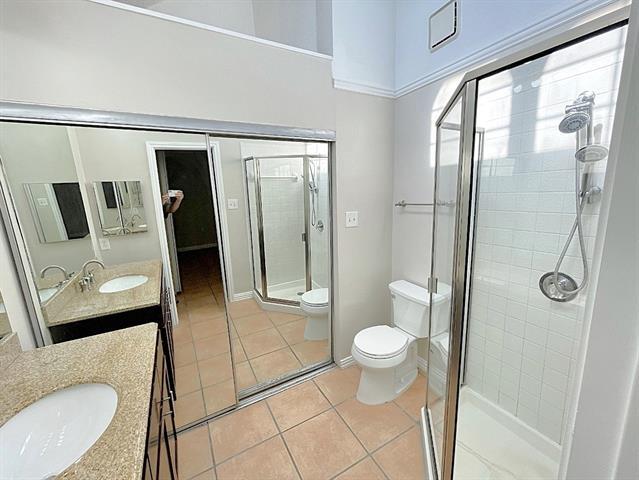 Building Photo - 3147 Royal Gable Dr