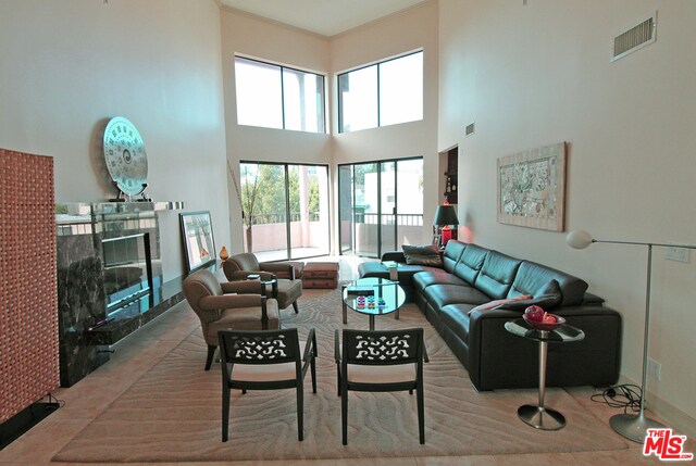 Building Photo - 10400 La Grange Ave