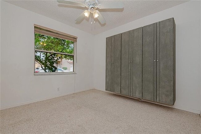 Building Photo - 5379 SW 38th Ave