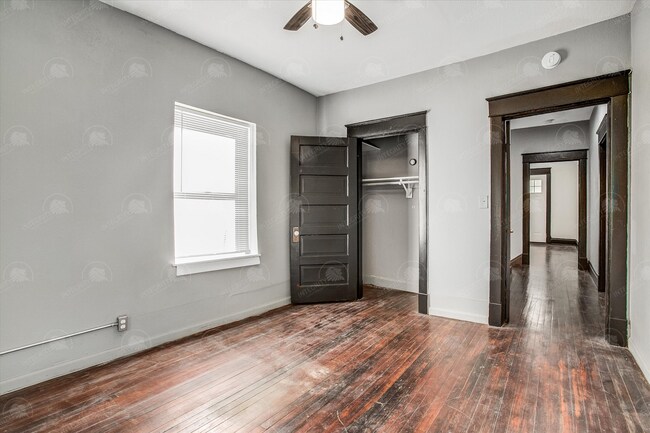Building Photo - 3706 E 7 St