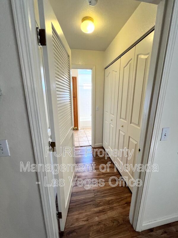 Building Photo - 8452 Boseck Dr