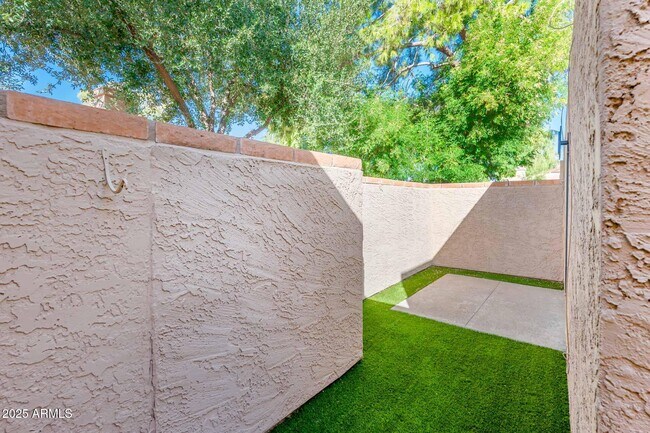 Building Photo - 6430 N 77th Way