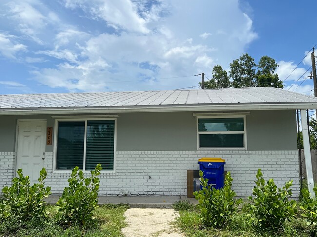 Building Photo - 2199 NE Rustic Way