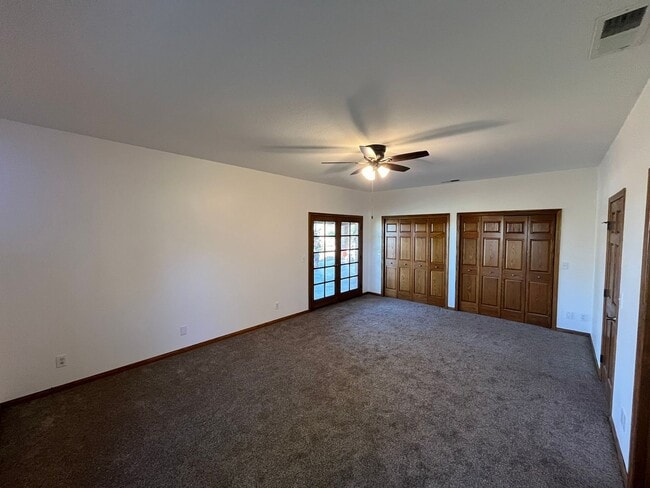 Building Photo - 18655 Oak Ridge Ln