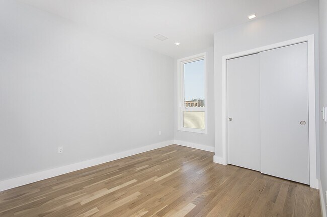 Building Photo - 124 Brunswick St