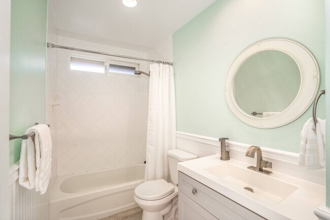Building Photo - Waikapu Gardens 4 Bed/3 Bath, Beautiful Ho...