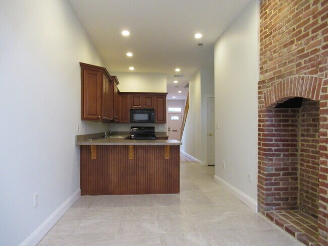 Building Photo - Charming 4 Bedroom/3.5 Bathroom Townhome with Parking Pad in Station North, MD!