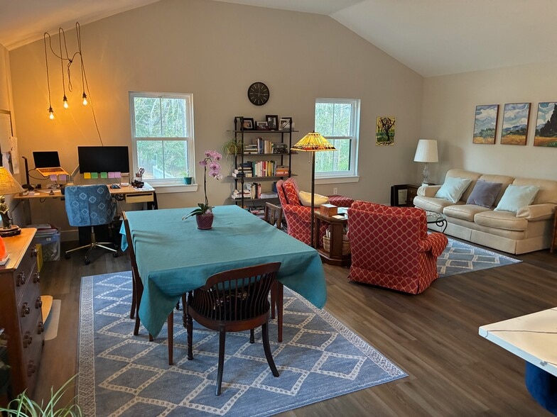 Building Photo - 21 Denmark Dr