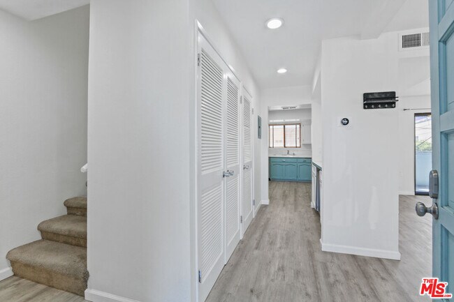Building Photo - 11064 La Grange Ave