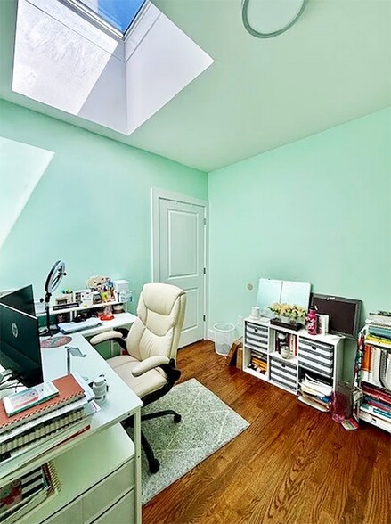 Building Photo - 694 E 38th St