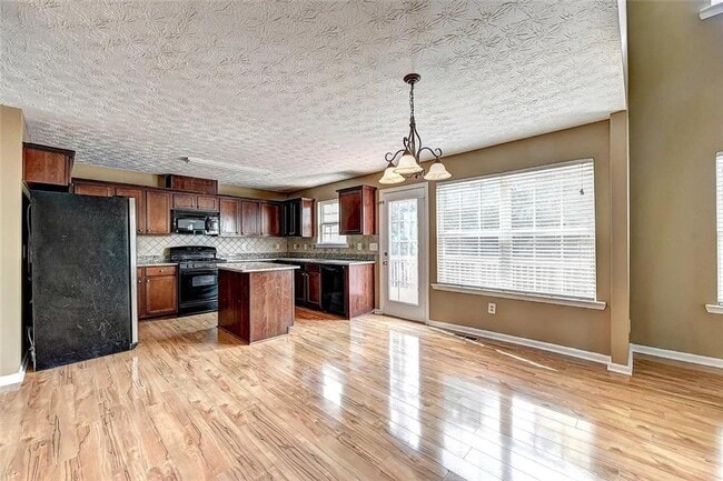 Building Photo - 670 Roxford Ln NE