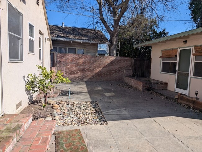 Building Photo - Taylor Wheeler built Fresno High Area home offering wonderful amenities + separate 1 bedroom suite.