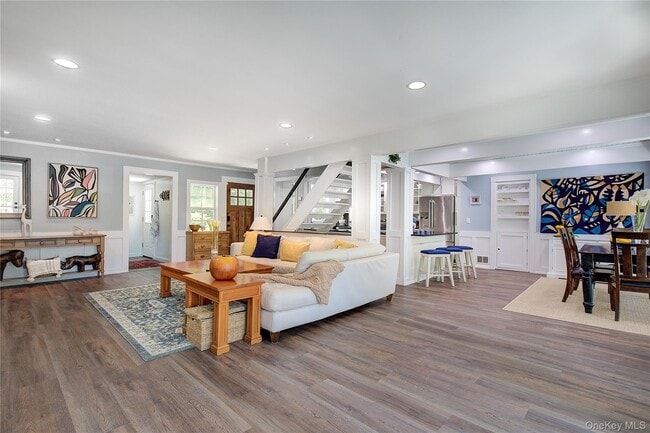 Building Photo - 2 Spring Hollow Rd