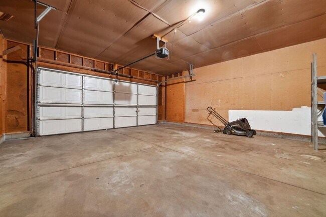 Building Photo - 8432-8434 W Thurman
