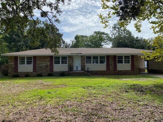 Building Photo - Brick Ranch Home in Pine Valley