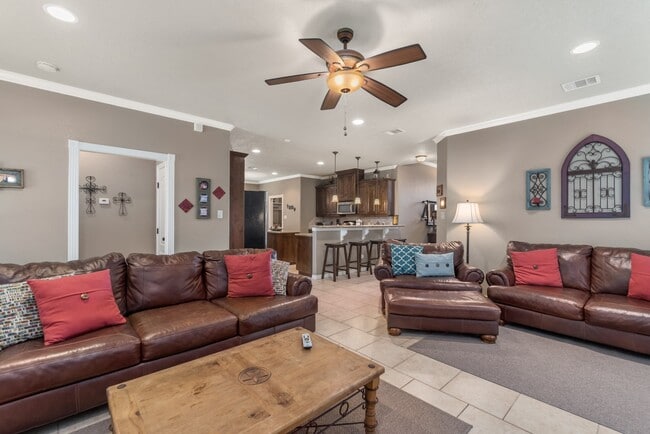 Building Photo - 131 Roucourt Loop