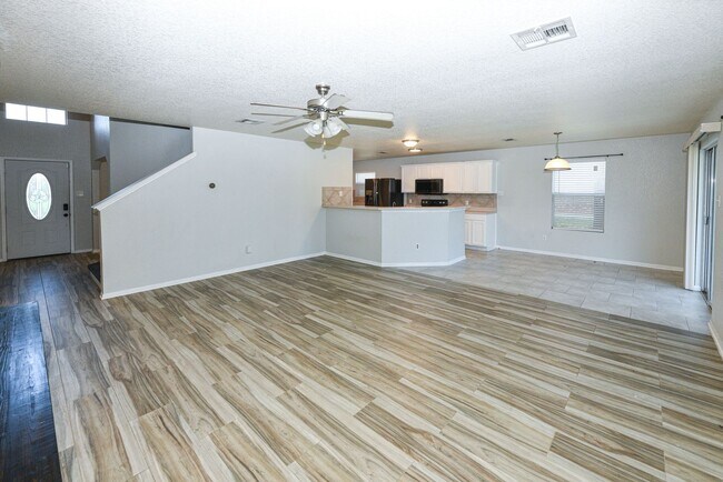 Building Photo - Elegant 4BR/3BA Home with Fireplace, Bonus Room and Open Layout!